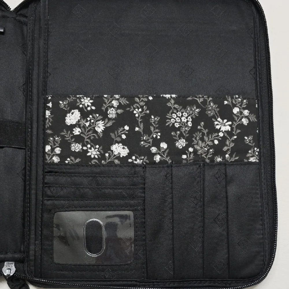 Vera Bradley Black Bandana Medallion Padded Laptop / Tablet Sleeve